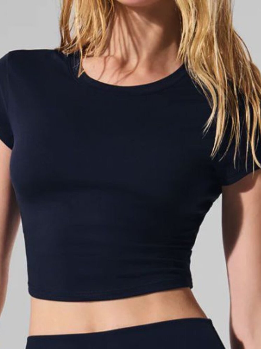 Size XS - Alo Yoga Alosoft Navy Blue Crop Finesse Short Sleeve - Picture 3 of 3